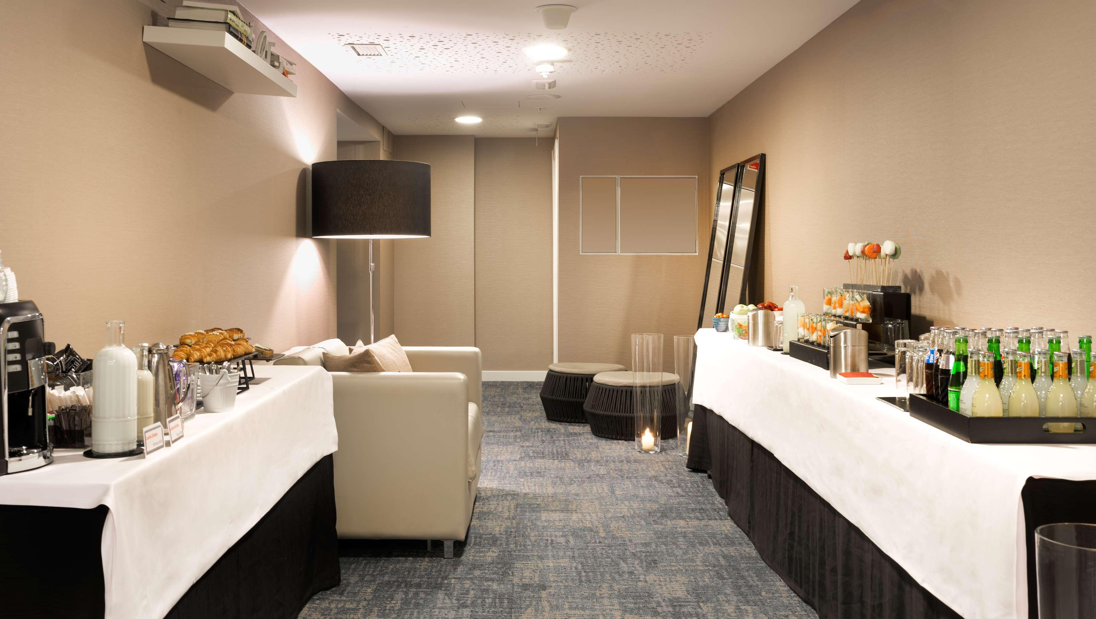 Nh Collection Madrid Suecia Hotel Ngoại thất bức ảnh A typical lounge at London Heathrow Airport