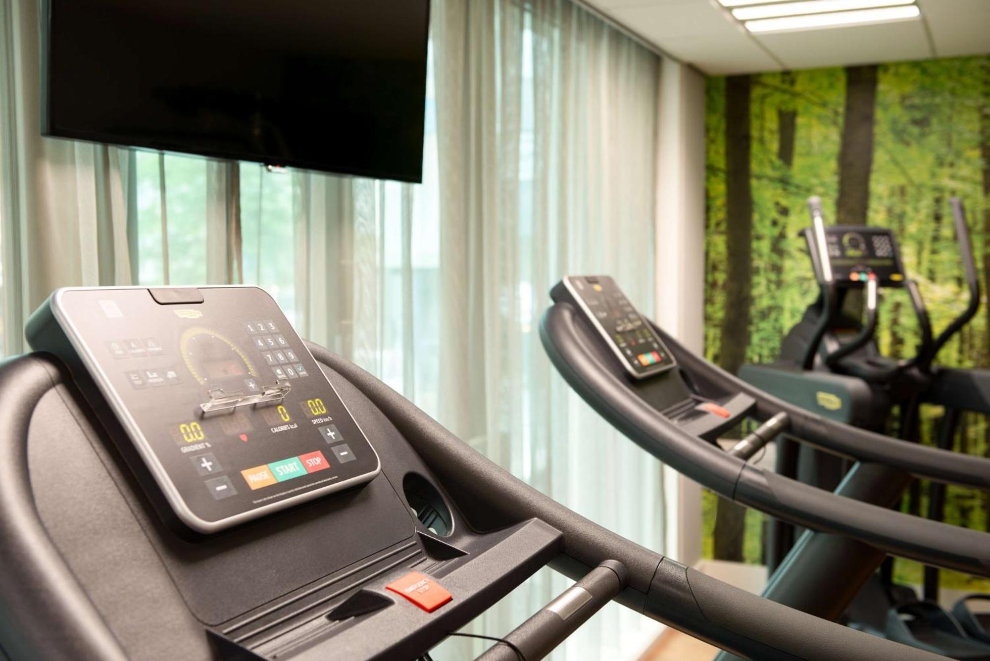 Nh Collection Madrid Suecia Hotel Ngoại thất bức ảnh The gym at the hotel