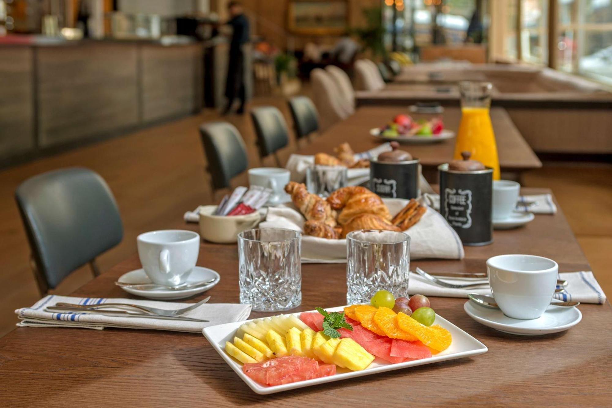Nh Collection Madrid Suecia Hotel Ngoại thất bức ảnh Breakfast at the hotel