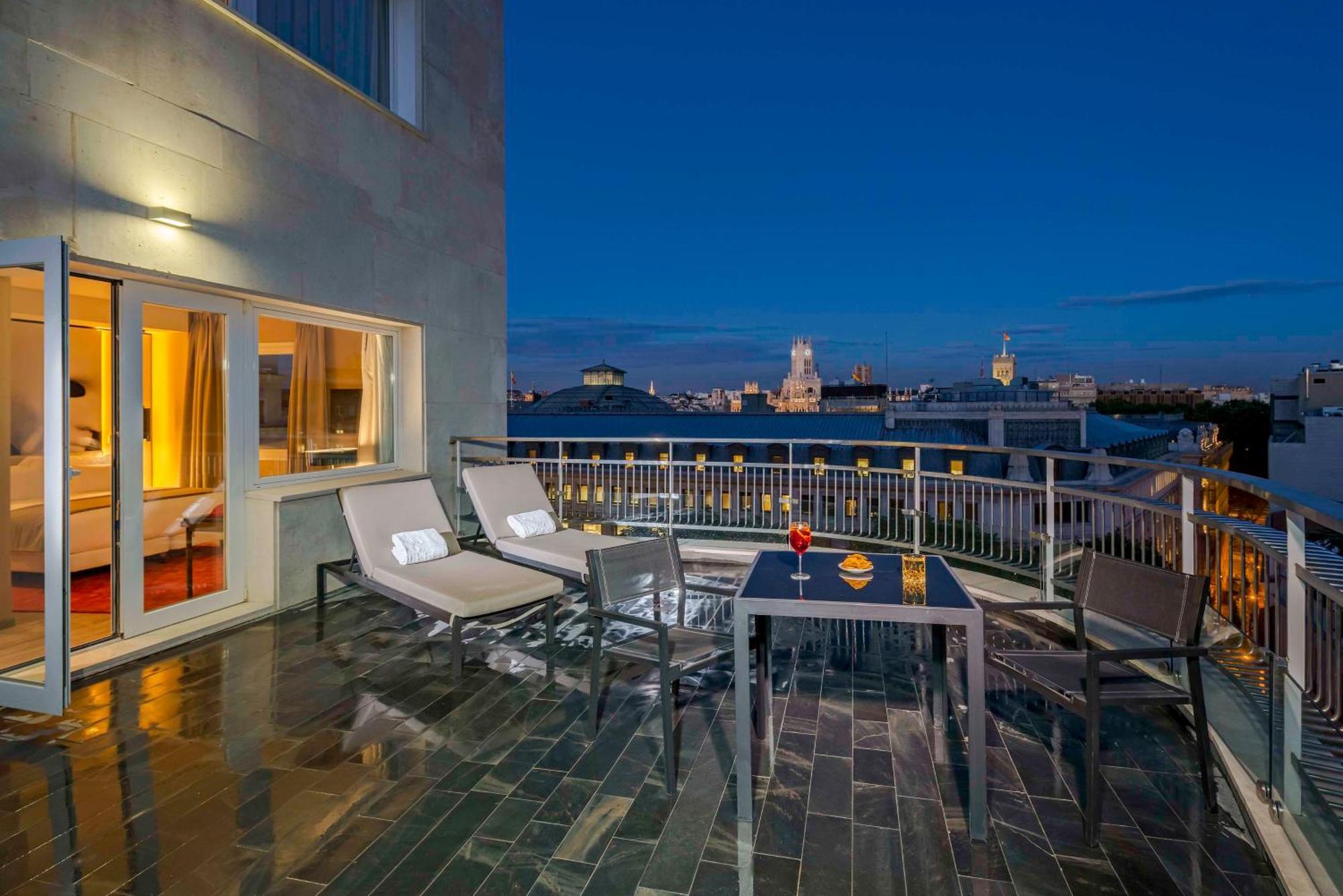 Nh Collection Madrid Suecia Hotel Ngoại thất bức ảnh A balcony at the Mandarin Oriental, Vienna