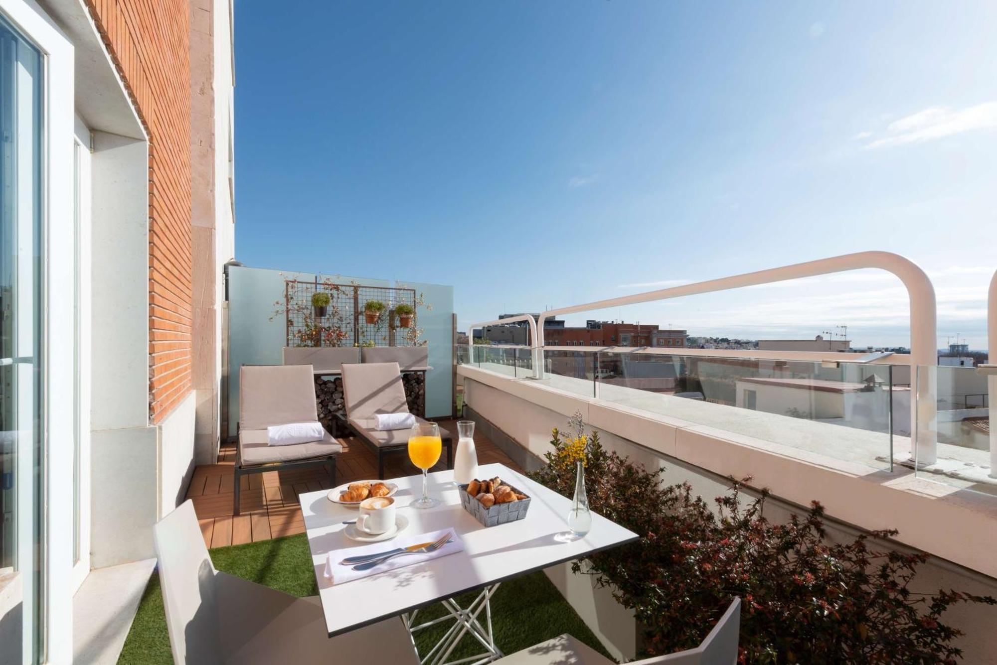 Nh Collection Madrid Suecia Hotel Ngoại thất bức ảnh A balcony